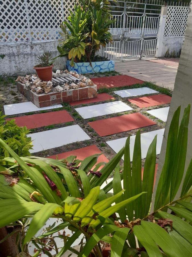 Joebi'S House Walking Distance To Rocky Cay Beach Ideal For Families Or Groups Buenavista  Экстерьер фото